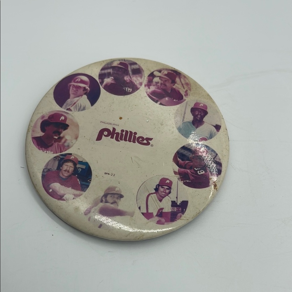 Vintage 3  inch Pin 1982 Philadelphia Phillies Team Photo Pin